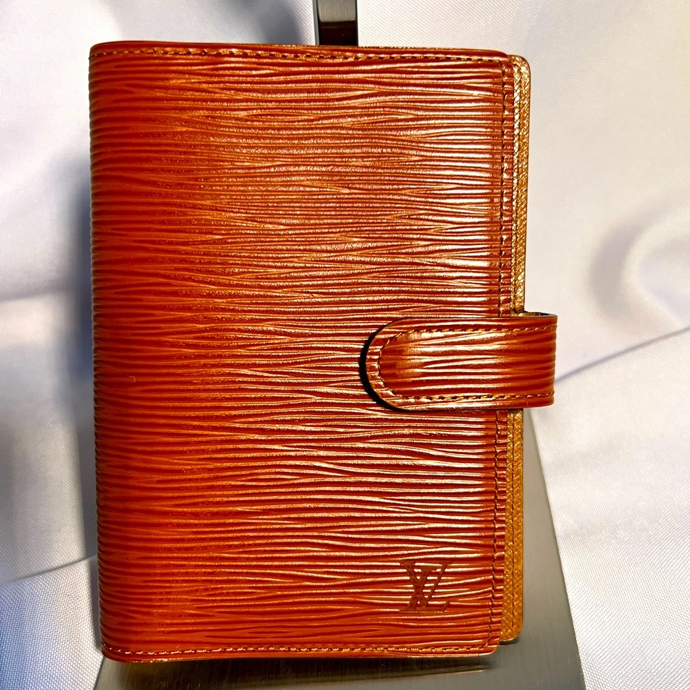 Louis Vuitton agenda/passport holder in Epi leather